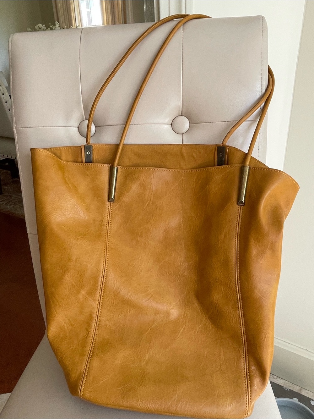 Classic Everyday Tan Leather Shoulder Tote Bag